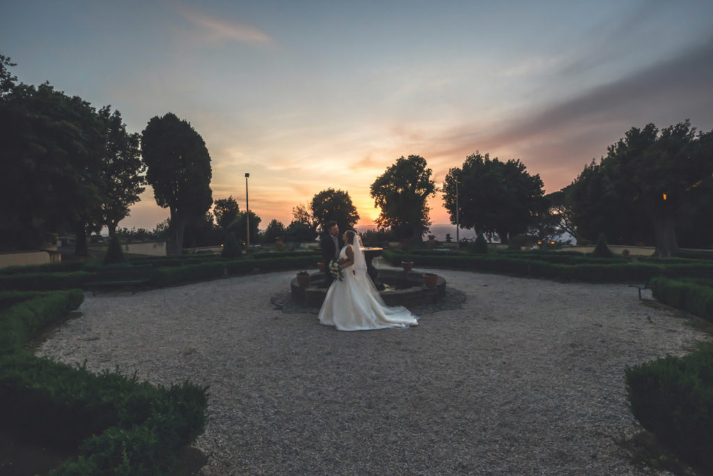 reportage, natura, villa tuscolana, frascati, roma, matrimonio a roma, matrimonio, no foto in posa, tramonto, alberi, giardini, villa privata, sposi felici, raccontare attimi, attimo, vallerano, castelli romani, estate, italia, lazio