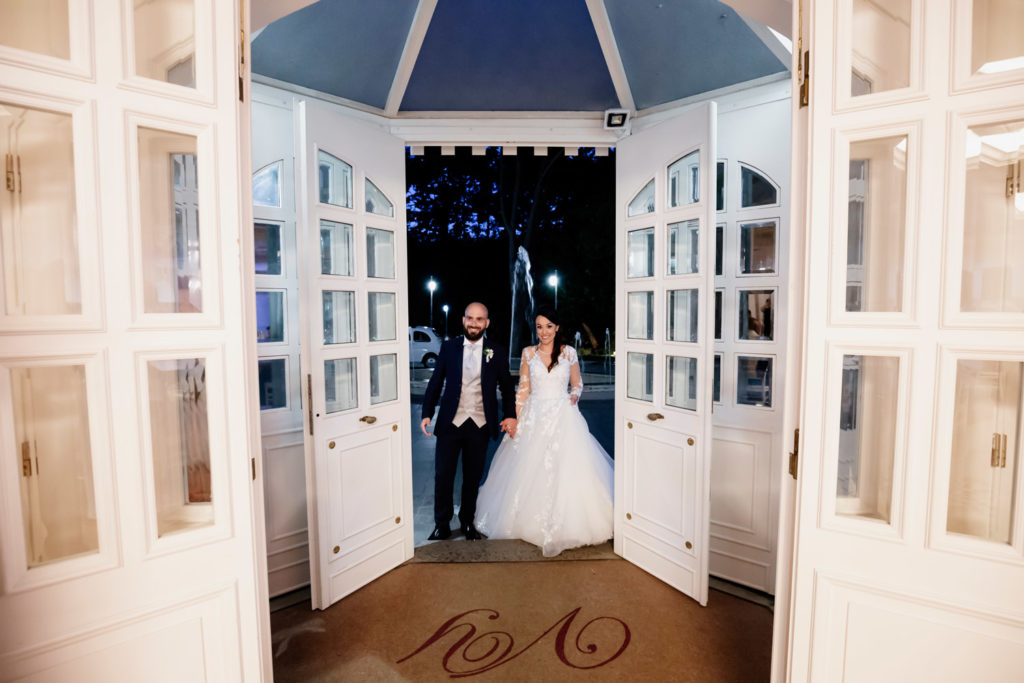 matrimonio a villa york, luca storri fotografo, fotografo di reportage, fotografo di matrimonio di reportage, fotografo fabrica di roma, matrimonio a nepi, sorriso della sposa, foto autentiche, fabrica di roma, nepi, tuscia, nicoletta taschini, foto senza posa, foto no posa, acconciatura spose, sguardo della sposa, reportage, fotografo di matrimonio della tuscia, viterbo, fotografo di matrimonio nella tuscia, sorelle, sposarsi durante il palio dei borgia, borgia, sposarsi, amarsi, amare, creare, nicoletta taschini, emiliano tiseo, valle del baccano, villa york, villa per ricevimenti, ricevimento di nozze, ingresso degli sposi