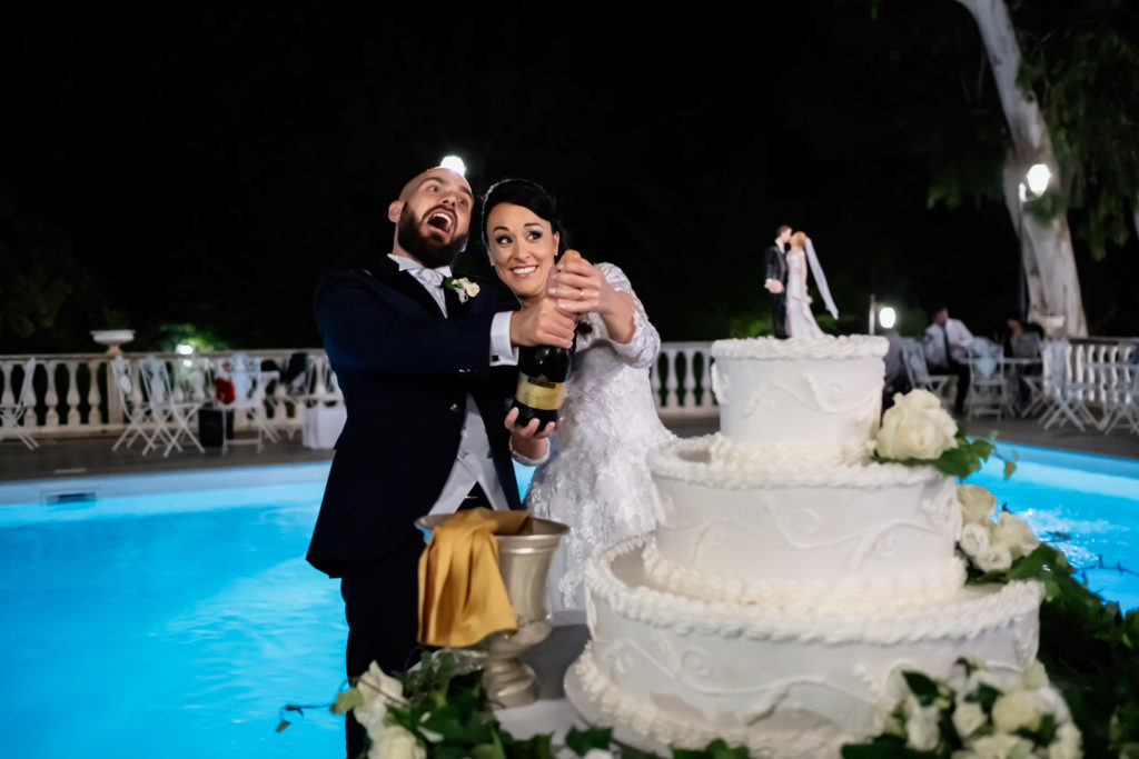 matrimonio a villa york, luca storri fotografo, fotografo di reportage, fotografo di matrimonio di reportage, fotografo fabrica di roma, matrimonio a nepi, sorriso della sposa, foto autentiche, fabrica di roma, nepi, tuscia, nicoletta taschini, foto senza posa, foto no posa, acconciatura spose, sguardo della sposa, reportage, fotografo di matrimonio della tuscia, viterbo, fotografo di matrimonio nella tuscia, sorelle, sposarsi durante il palio dei borgia, borgia, sposarsi, amarsi, amare, creare, nicoletta taschini, emiliano tiseo, valle del baccano, villa york, villa per ricevimenti, ricevimento di nozze, taglio della torta, bacio degli sposi