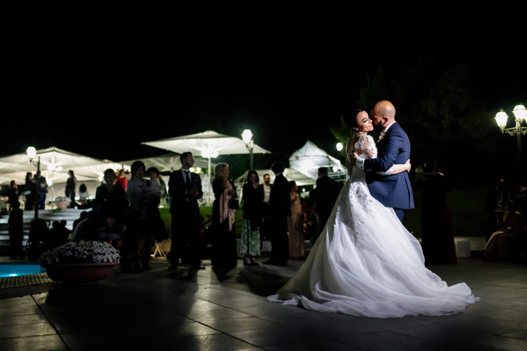 matrimonio a villa york, luca storri fotografo, fotografo di reportage, fotografo di matrimonio di reportage, fotografo fabrica di roma, matrimonio a nepi, sorriso della sposa, foto autentiche, fabrica di roma, nepi, tuscia, nicoletta taschini, foto senza posa, foto no posa, acconciatura spose, sguardo della sposa, reportage, fotografo di matrimonio della tuscia, viterbo, fotografo di matrimonio nella tuscia, sorelle, sposarsi durante il palio dei borgia, borgia, sposarsi, amarsi, amare, creare, nicoletta taschini, emiliano tiseo, valle del baccano, villa york, villa per ricevimenti, ricevimento di nozze, ballo della sposa, ballare, ballo degli sposi