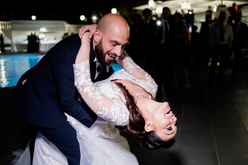 matrimonio a villa york, luca storri fotografo, fotografo di reportage, fotografo di matrimonio di reportage, fotografo fabrica di roma, matrimonio a nepi, sorriso della sposa, foto autentiche, fabrica di roma, nepi, tuscia, nicoletta taschini, foto senza posa, foto no posa, acconciatura spose, sguardo della sposa, reportage, fotografo di matrimonio della tuscia, viterbo, fotografo di matrimonio nella tuscia, sorelle, sposarsi durante il palio dei borgia, borgia, sposarsi, amarsi, amare, creare, nicoletta taschini, emiliano tiseo, valle del baccano, villa york, villa per ricevimenti, ricevimento di nozze, ballo della sposa, ballare, ballo degli sposi