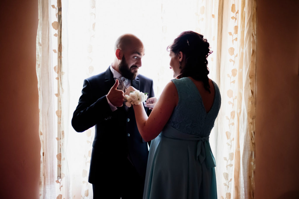 matrimonio a villa york, luca storri fotografo, fotografo di reportage, fotografo di matrimonio di reportage, fotografo fabrica di roma, matrimonio a nepi, sorriso della sposa, foto autentiche, fabrica di roma, nepi, tuscia, nicoletta taschini, foto senza posa, foto no posa, fratelli, sguardo dello sposo, reportage