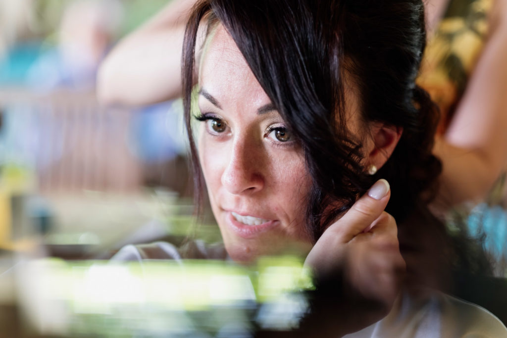 matrimonio a villa york, luca storri fotografo, fotografo di reportage, fotografo di matrimonio di reportage, fotografo fabrica di roma, matrimonio a nepi, sorriso della sposa, foto autentiche, fabrica di roma, nepi, tuscia, nicoletta taschini, foto senza posa, foto no posa, acconciatura spose, sguardo della sposa, reportage, trucco della sposa, make up sposa