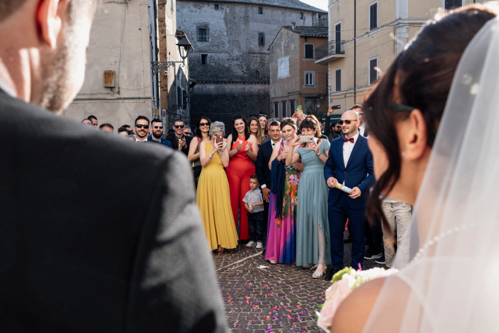 dettagli di un matrimonio, fotografo di reportage matrimoniale, civita castellana, luca storri fotografo, fabrica di roma, viterbo, fotografie naturali, fotografie spontanee, fotografie autentiche, servizio prematrimoniale, sogni, sognare, matrimonio da sogno, giorno speciale, residenza antica flaminia, tramonti estivi, no foto in posa, fabrica di roma, fotografo di matrimonio, fotografo di matrimonio di viterbo, fotografo della tuscia, fotografo nella tuscia, fotografia di reportage, reportage, momento intimo, intimità, scegliere il fotografo di matrimonio, come scegliere il fotografo per il tuo matrimonio, abbraccio, intimo, momento intimo, fiducia, fiducia al fotografo, servizio prematrimoniale, abbraccio degli sposi, matrimonio alla residenza antica flaminia, sposarsi per amore, dettagli, preparativi della sposa, preparativi dello sposo, trucco di matrimonio, truccarsi per il matrimonio, nozze, fedi nuziali, piedi della sposa, particolari della sposa, particolari dello sposo