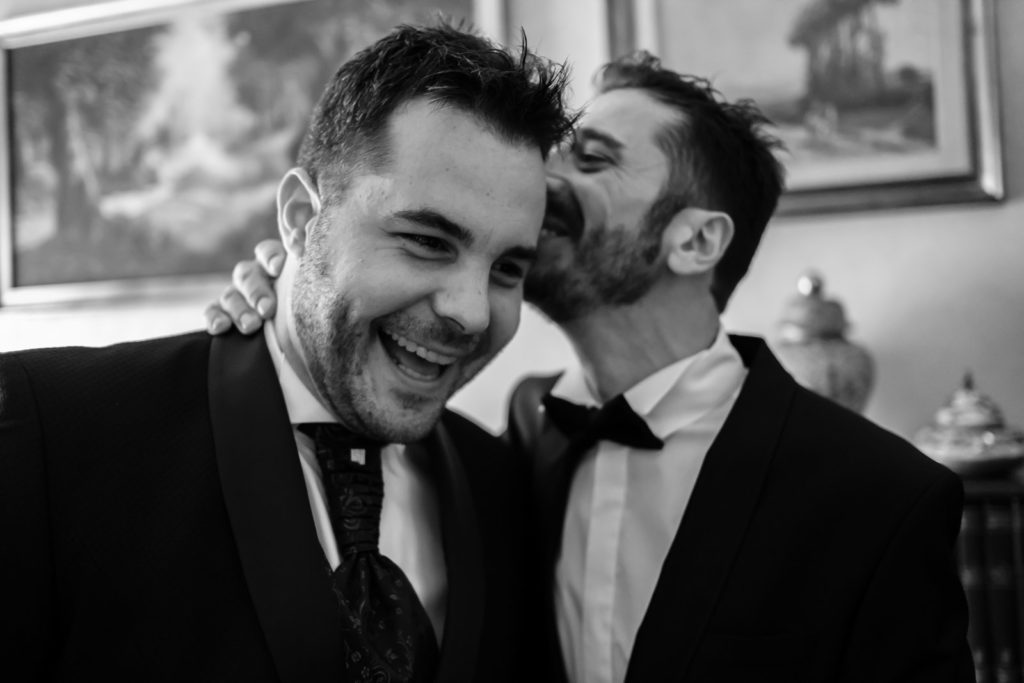 dettagli di un matrimonio, fotografo di reportage matrimoniale, civita castellana, luca storri fotografo, fabrica di roma, viterbo, fotografie naturali, fotografie spontanee, fotografie autentiche, servizio prematrimoniale, sogni, sognare, matrimonio da sogno, giorno speciale, residenza antica flaminia, tramonti estivi, no foto in posa, fabrica di roma, fotografo di matrimonio, fotografo di matrimonio di viterbo, fotografo della tuscia, fotografo nella tuscia, fotografia di reportage, reportage, momento intimo, intimità, scegliere il fotografo di matrimonio, come scegliere il fotografo per il tuo matrimonio, abbraccio, intimo, momento intimo, fiducia, fiducia al fotografo, servizio prematrimoniale, abbraccio degli sposi, matrimonio alla residenza antica flaminia, sposarsi per amore, dettagli, preparativi della sposa, preparativi dello sposo, trucco di matrimonio, truccarsi per il matrimonio, nozze, fedi nuziali, piedi della sposa, particolari della sposa, particolari dello sposo