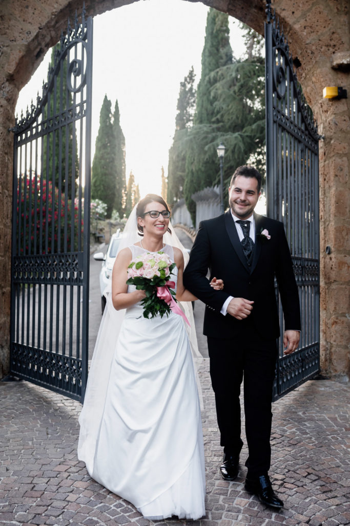 dettagli di un matrimonio, fotografo di reportage matrimoniale, civita castellana, luca storri fotografo, fabrica di roma, viterbo, fotografie naturali, fotografie spontanee, fotografie autentiche, servizio prematrimoniale, sogni, sognare, matrimonio da sogno, giorno speciale, residenza antica flaminia, tramonti estivi, no foto in posa, fabrica di roma, fotografo di matrimonio, fotografo di matrimonio di viterbo, fotografo della tuscia, fotografo nella tuscia, fotografia di reportage, reportage, momento intimo, intimità, scegliere il fotografo di matrimonio, come scegliere il fotografo per il tuo matrimonio, abbraccio, intimo, momento intimo, fiducia, fiducia al fotografo, servizio prematrimoniale, abbraccio degli sposi, matrimonio alla residenza antica flaminia, sposarsi per amore, dettagli, preparativi della sposa, preparativi dello sposo, trucco di matrimonio, truccarsi per il matrimonio, nozze, fedi nuziali, piedi della sposa, particolari della sposa, particolari dello sposo, duomo di fabrica di roma, sposarsi in chiesa, sposarsi nel 2020, chiesa di san silvestro papa