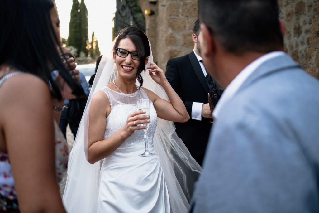 dettagli di un matrimonio, fotografo di reportage matrimoniale, civita castellana, luca storri fotografo, fabrica di roma, viterbo, fotografie naturali, fotografie spontanee, fotografie autentiche, servizio prematrimoniale, sogni, sognare, matrimonio da sogno, giorno speciale, residenza antica flaminia, tramonti estivi, no foto in posa, fabrica di roma, fotografo di matrimonio, fotografo di matrimonio di viterbo, fotografo della tuscia, fotografo nella tuscia, fotografia di reportage, reportage, momento intimo, intimità, scegliere il fotografo di matrimonio, come scegliere il fotografo per il tuo matrimonio, abbraccio, intimo, momento intimo, fiducia, fiducia al fotografo, servizio prematrimoniale, abbraccio degli sposi, matrimonio alla residenza antica flaminia, sposarsi per amore, dettagli, preparativi della sposa, preparativi dello sposo, trucco di matrimonio, truccarsi per il matrimonio, nozze, fedi nuziali, piedi della sposa, particolari della sposa, particolari dello sposo, duomo di fabrica di roma, sposarsi in chiesa, sposarsi nel 2020, chiesa di san silvestro papa