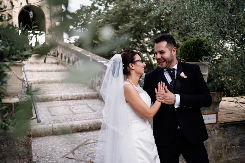 dettagli di un matrimonio, fotografo di reportage matrimoniale, civita castellana, luca storri fotografo, fabrica di roma, viterbo, fotografie naturali, fotografie spontanee, fotografie autentiche, servizio prematrimoniale, sogni, sognare, matrimonio da sogno, giorno speciale, residenza antica flaminia, tramonti estivi, no foto in posa, fabrica di roma, fotografo di matrimonio, fotografo di matrimonio di viterbo, fotografo della tuscia, fotografo nella tuscia, fotografia di reportage, reportage, momento intimo, intimità, scegliere il fotografo di matrimonio, come scegliere il fotografo per il tuo matrimonio, abbraccio, intimo, momento intimo, fiducia, fiducia al fotografo, servizio prematrimoniale, abbraccio degli sposi, matrimonio alla residenza antica flaminia, sposarsi per amore, dettagli, preparativi della sposa, preparativi dello sposo, trucco di matrimonio, truccarsi per il matrimonio, nozze, fedi nuziali, piedi della sposa, particolari della sposa, particolari dello sposo, duomo di fabrica di roma, sposarsi in chiesa, sposarsi nel 2020, chiesa di san silvestro papa