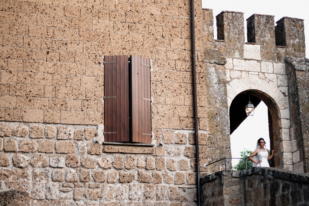 dettagli di un matrimonio, fotografo di reportage matrimoniale, civita castellana, luca storri fotografo, fabrica di roma, viterbo, fotografie naturali, fotografie spontanee, fotografie autentiche, servizio prematrimoniale, sogni, sognare, matrimonio da sogno, giorno speciale, residenza antica flaminia, tramonti estivi, no foto in posa, fabrica di roma, fotografo di matrimonio, fotografo di matrimonio di viterbo, fotografo della tuscia, fotografo nella tuscia, fotografia di reportage, reportage, momento intimo, intimità, scegliere il fotografo di matrimonio, come scegliere il fotografo per il tuo matrimonio, abbraccio, intimo, momento intimo, fiducia, fiducia al fotografo, servizio prematrimoniale, abbraccio degli sposi, matrimonio alla residenza antica flaminia, sposarsi per amore, dettagli, preparativi della sposa, preparativi dello sposo, trucco di matrimonio, truccarsi per il matrimonio, nozze, fedi nuziali, piedi della sposa, particolari della sposa, particolari dello sposo, duomo di fabrica di roma, sposarsi in chiesa, sposarsi nel 2020, chiesa di san silvestro papa