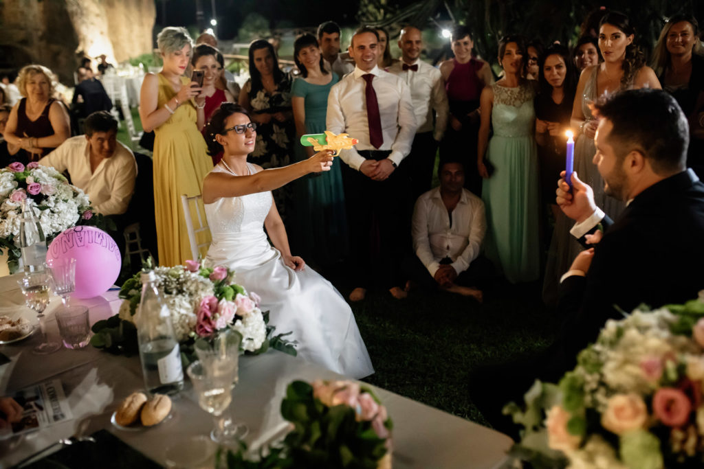 dettagli di un matrimonio, fotografo di reportage matrimoniale, civita castellana, luca storri fotografo, fabrica di roma, viterbo, fotografie naturali, fotografie spontanee, fotografie autentiche, servizio prematrimoniale, sogni, sognare, matrimonio da sogno, giorno speciale, residenza antica flaminia, tramonti estivi, no foto in posa, fabrica di roma, fotografo di matrimonio, fotografo di matrimonio di viterbo, fotografo della tuscia, fotografo nella tuscia, fotografia di reportage, reportage, momento intimo, intimità, scegliere il fotografo di matrimonio, come scegliere il fotografo per il tuo matrimonio, abbraccio, intimo, momento intimo, fiducia, fiducia al fotografo, servizio prematrimoniale, abbraccio degli sposi, matrimonio alla residenza antica flaminia, sposarsi per amore, dettagli, preparativi della sposa, preparativi dello sposo, trucco di matrimonio, truccarsi per il matrimonio, nozze, fedi nuziali, piedi della sposa, particolari della sposa, particolari dello sposo, duomo di fabrica di roma, sposarsi in chiesa, sposarsi nel 2020, chiesa di san silvestro papa, location, residenza antica flaminia, catering, enoteca la torre