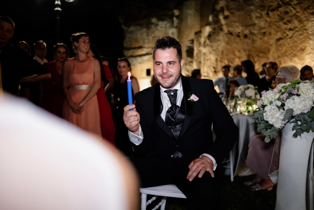 dettagli di un matrimonio, fotografo di reportage matrimoniale, civita castellana, luca storri fotografo, fabrica di roma, viterbo, fotografie naturali, fotografie spontanee, fotografie autentiche, servizio prematrimoniale, sogni, sognare, matrimonio da sogno, giorno speciale, residenza antica flaminia, tramonti estivi, no foto in posa, fabrica di roma, fotografo di matrimonio, fotografo di matrimonio di viterbo, fotografo della tuscia, fotografo nella tuscia, fotografia di reportage, reportage, momento intimo, intimità, scegliere il fotografo di matrimonio, come scegliere il fotografo per il tuo matrimonio, abbraccio, intimo, momento intimo, fiducia, fiducia al fotografo, servizio prematrimoniale, abbraccio degli sposi, matrimonio alla residenza antica flaminia, sposarsi per amore, dettagli, preparativi della sposa, preparativi dello sposo, trucco di matrimonio, truccarsi per il matrimonio, nozze, fedi nuziali, piedi della sposa, particolari della sposa, particolari dello sposo, duomo di fabrica di roma, sposarsi in chiesa, sposarsi nel 2020, chiesa di san silvestro papa, location, residenza antica flaminia, catering, enoteca la torre