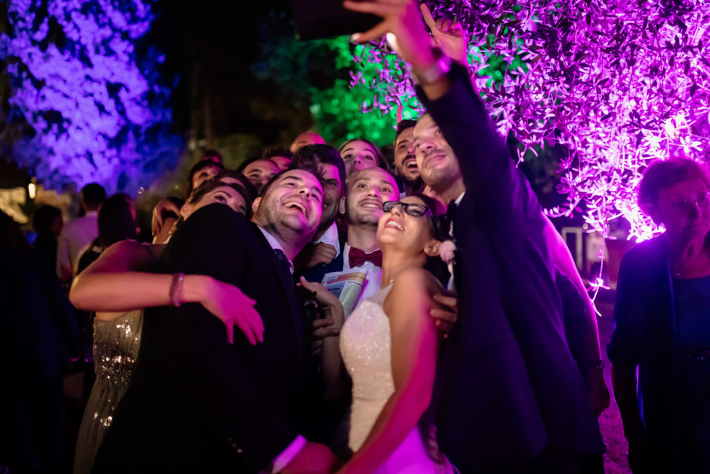 dettagli di un matrimonio, fotografo di reportage matrimoniale, civita castellana, luca storri fotografo, fabrica di roma, viterbo, fotografie naturali, fotografie spontanee, fotografie autentiche, servizio prematrimoniale, sogni, sognare, matrimonio da sogno, giorno speciale, residenza antica flaminia, tramonti estivi, no foto in posa, fabrica di roma, fotografo di matrimonio, fotografo di matrimonio di viterbo, fotografo della tuscia, fotografo nella tuscia, fotografia di reportage, reportage, momento intimo, intimità, scegliere il fotografo di matrimonio, come scegliere il fotografo per il tuo matrimonio, abbraccio, intimo, momento intimo, fiducia, fiducia al fotografo, servizio prematrimoniale, abbraccio degli sposi, matrimonio alla residenza antica flaminia, sposarsi per amore, dettagli, preparativi della sposa, preparativi dello sposo, trucco di matrimonio, truccarsi per il matrimonio, nozze, fedi nuziali, piedi della sposa, particolari della sposa, particolari dello sposo, duomo di fabrica di roma, sposarsi in chiesa, sposarsi nel 2020, chiesa di san silvestro papa, location, residenza antica flaminia, catering, enoteca la torre