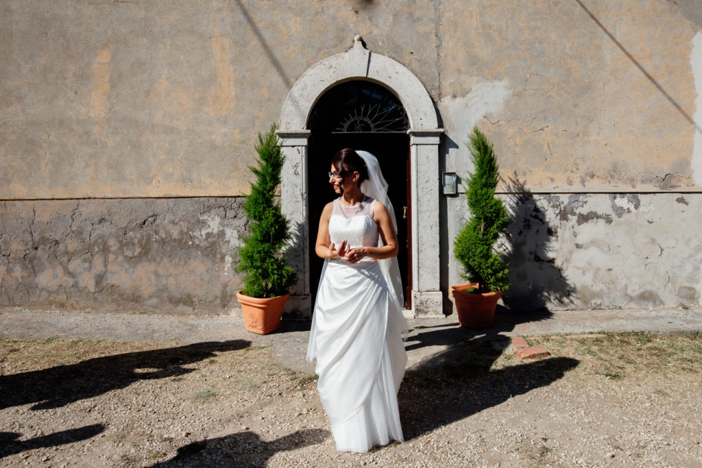 dettagli di un matrimonio, fotografo di reportage matrimoniale, civita castellana, luca storri fotografo, fabrica di roma, viterbo, fotografie naturali, fotografie spontanee, fotografie autentiche, servizio prematrimoniale, sogni, sognare, matrimonio da sogno, giorno speciale, residenza antica flaminia, tramonti estivi, no foto in posa, fabrica di roma, fotografo di matrimonio, fotografo di matrimonio di viterbo, fotografo della tuscia, fotografo nella tuscia, fotografia di reportage, reportage, momento intimo, intimità, scegliere il fotografo di matrimonio, come scegliere il fotografo per il tuo matrimonio, abbraccio, intimo, momento intimo, fiducia, fiducia al fotografo, servizio prematrimoniale, abbraccio degli sposi, matrimonio alla residenza antica flaminia, sposarsi per amore, dettagli, preparativi della sposa, preparativi dello sposo, trucco di matrimonio, truccarsi per il matrimonio, nozze, fedi nuziali, piedi della sposa, particolari della sposa, particolari dello sposo