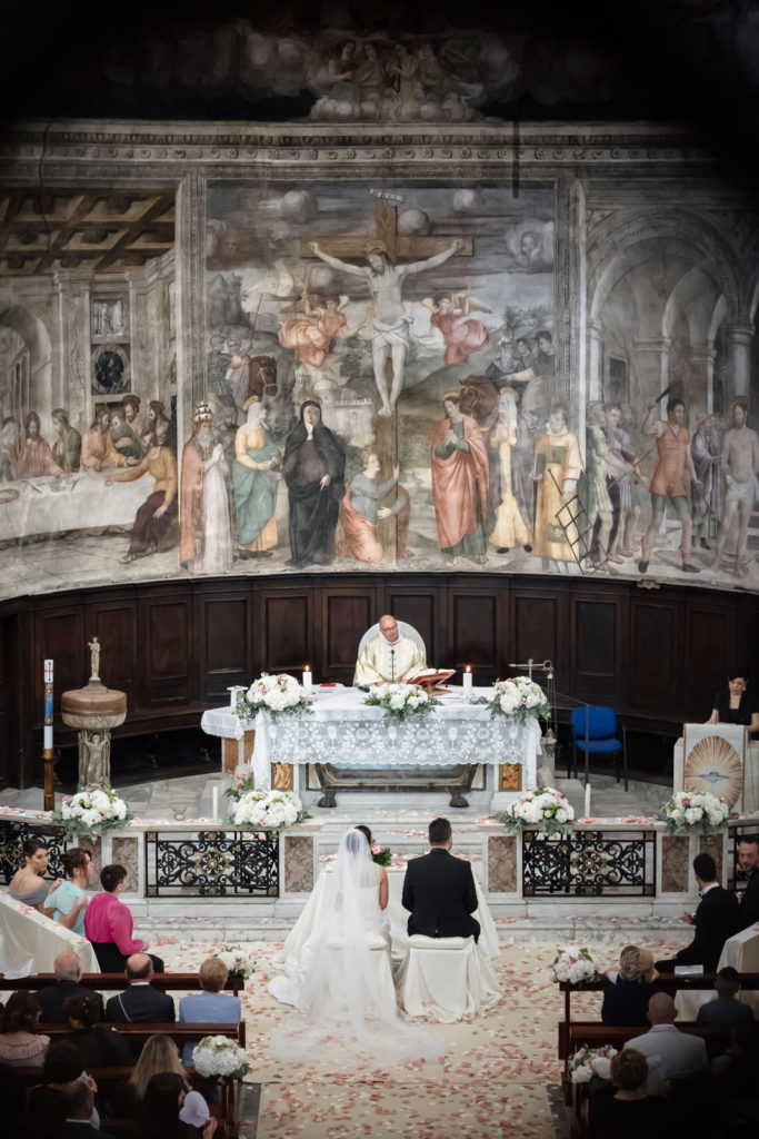 dettagli di un matrimonio, fotografo di reportage matrimoniale, civita castellana, luca storri fotografo, fabrica di roma, viterbo, fotografie naturali, fotografie spontanee, fotografie autentiche, servizio prematrimoniale, sogni, sognare, matrimonio da sogno, giorno speciale, residenza antica flaminia, tramonti estivi, no foto in posa, fabrica di roma, fotografo di matrimonio, fotografo di matrimonio di viterbo, fotografo della tuscia, fotografo nella tuscia, fotografia di reportage, reportage, momento intimo, intimità, scegliere il fotografo di matrimonio, come scegliere il fotografo per il tuo matrimonio, abbraccio, intimo, momento intimo, fiducia, fiducia al fotografo, servizio prematrimoniale, abbraccio degli sposi, matrimonio alla residenza antica flaminia, sposarsi per amore, dettagli, preparativi della sposa, preparativi dello sposo, trucco di matrimonio, truccarsi per il matrimonio, nozze, fedi nuziali, piedi della sposa, particolari della sposa, particolari dello sposo, duomo di fabrica di roma, sposarsi in chiesa, sposarsi nel 2020, chiesa di san silvestro papa, affresco