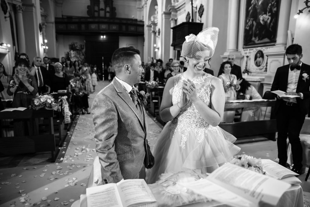 matrimonio a fabrica di roma, foto non in posa, foto spontanee, aldero hotel, luca storri fotografo, reportage, fotografia di matrimonio di reportage, fotografo di matrimonio di viterbo, fotografo di viterbo, raccontare un matrimonio, faleri novi, chiesa di santa maria in falleri, reportage, wedding reportage, sposarsi nella tuscia, sposarsi a fabrica di roma, viterbo, tuscia, fotografo della tuscia, fotografo nella tuscia, raccontare emozioni, emozioni, attimi, sposarsi, amarsi, matrimonio sposa, sposo, servizio di coppia, servizio prematrimoniale, privilegio, no foto in posa, sposi, finalmente sposi