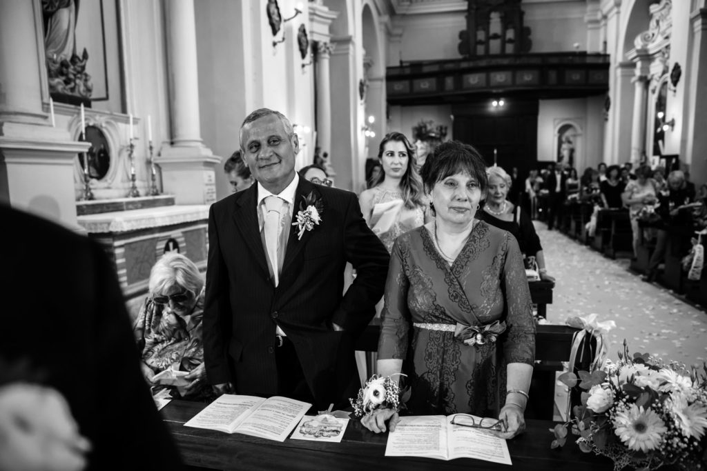 genitori dello sposo, matrimonio a fabrica di roma, foto non in posa, foto spontanee, aldero hotel, luca storri fotografo, reportage, fotografia di matrimonio di reportage, fotografo di matrimonio di viterbo, fotografo di viterbo, raccontare un matrimonio, faleri novi, chiesa di santa maria in falleri, reportage, wedding reportage, sposarsi nella tuscia, sposarsi a fabrica di roma, viterbo, tuscia, fotografo della tuscia, fotografo nella tuscia, raccontare emozioni, emozioni, attimi, sposarsi, amarsi, matrimonio sposa, sposo, servizio di coppia, servizio prematrimoniale, privilegio, no foto in posa