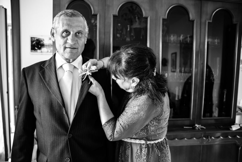 matrimonio a fabrica di roma, foto non in posa, foto spontanee, aldero hotel, luca storri fotografo, reportage, fotografia di matrimonio di reportage, fotografo di matrimonio di viterbo, fotografo di viterbo, raccontare un matrimonio, faleri novi, chiesa di santa maria in falleri, reportage, wedding reportage, sposarsi nella tuscia, sposarsi a fabrica di roma, viterbo, tuscia, fotografo della tuscia, fotografo nella tuscia, raccontare emozioni, emozioni, attimi, sposarsi, amarsi, matrimonio sposa, sposo, servizio di coppia, servizio prematrimoniale, privilegio, no foto in posa, genitori dello sposo