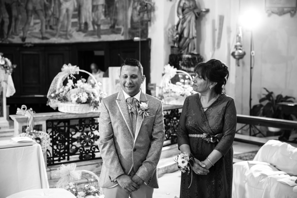 matrimonio a fabrica di roma, foto non in posa, foto spontanee, aldero hotel, luca storri fotografo, reportage, fotografia di matrimonio di reportage, fotografo di matrimonio di viterbo, fotografo di viterbo, raccontare un matrimonio, faleri novi, chiesa di santa maria in falleri, reportage, wedding reportage, sposarsi nella tuscia, sposarsi a fabrica di roma, viterbo, tuscia, fotografo della tuscia, fotografo nella tuscia, raccontare emozioni, emozioni, attimi, sposarsi, amarsi, matrimonio sposa, sposo, servizio di coppia, servizio prematrimoniale, privilegio, no foto in posa, attesa dello sposo, madre dello sposo, pensieri