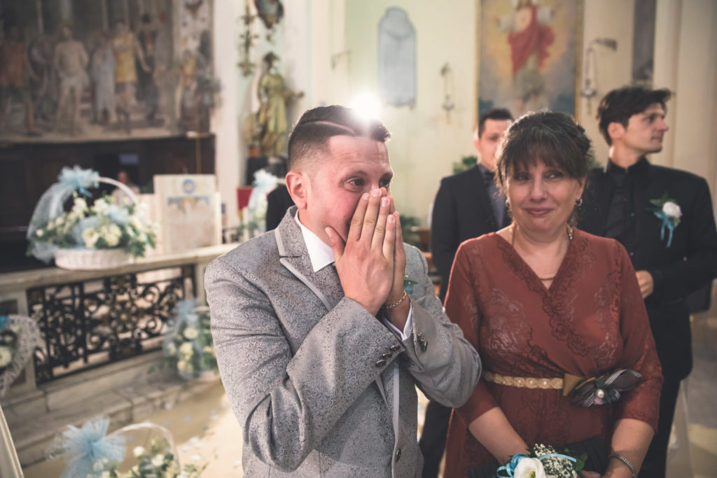 matrimonio a fabrica di roma, foto non in posa, foto spontanee, aldero hotel, luca storri fotografo, reportage, fotografia di matrimonio di reportage, fotografo di matrimonio di viterbo, fotografo di viterbo, raccontare un matrimonio, faleri novi, chiesa di santa maria in falleri, reportage, wedding reportage, sposarsi nella tuscia, sposarsi a fabrica di roma, viterbo, tuscia, fotografo della tuscia, fotografo nella tuscia, raccontare emozioni, emozioni, attimi, sposarsi, amarsi, matrimonio sposa, sposo, servizio di coppia, servizio prematrimoniale, privilegio, no foto in posa, entrata della sposa, emozionarsi, emozione nel vedere la sposa