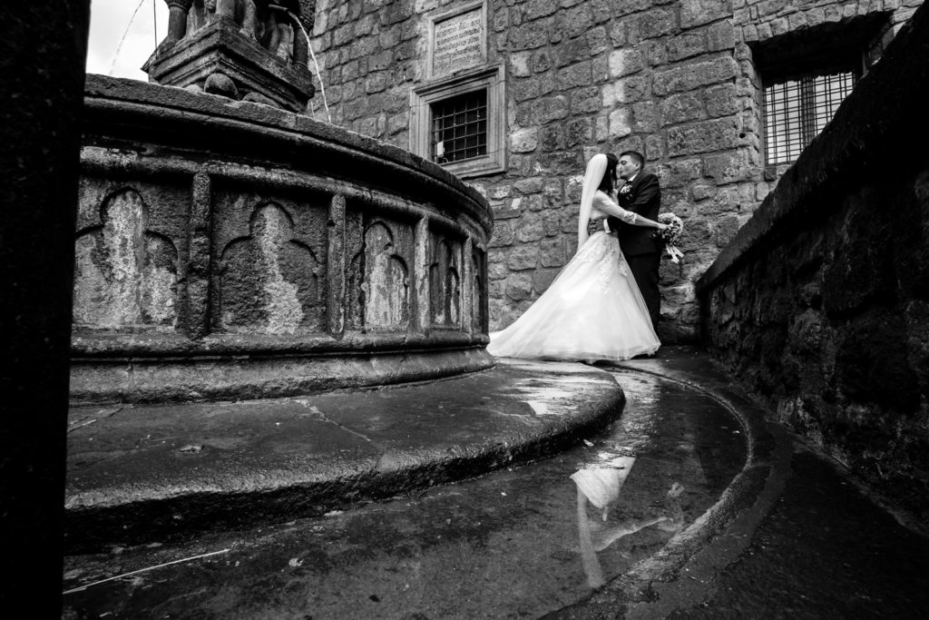 matrimonio a vitorchiano, vitorchiano, fabrica di roma, gloria proietti, giuseppe caccia, fedi nuziali, foto non in posa, fotografo di matrimonio di viterbo, fotografo di reportage matrimoniale, fotografo di matrimonio di reportage, viterbo, foto non in posa, emozioni, empatia, fotografi di emozioni, fiabe di luce, baci degli sposi, scambio di sguardi, il germoglio, fiori, comune di vitorchiano, sposarsi a vitorchiano, empatia, discrezione, ballo degli sposi, bacio degli sposi, baciarsi, amarsi, stringersi, sposarsi nella tuscia, fotografo di matrimonio della tuscia, fotografo di matrimonio nella tuscia, tuscia fotografica, anelli nuziali, chiesa della madonna del ruscello, vallerano, chiesa di vallerano, maggiolone volkswagen, macchina degli sposi, macchina della sposa, sposarsi con la pioggia, pioggia, matrimonio piovoso, preparativi dello sposo, preparativi della sposa, trucco, acconciatura della sposa, fratelli, sorelle, amici degli sposi, scherzi degli sposi, nando al pallone, nando al pallone vitorchiano, ristorante vitorchiano, piscina, vestito della sposa, preparazione della sposa