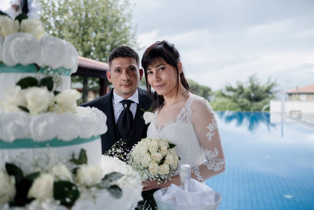 matrimonio a vitorchiano, vitorchiano, fabrica di roma, gloria proietti, giuseppe caccia, fedi nuziali, foto non in posa, fotografo di matrimonio di viterbo, fotografo di reportage matrimoniale, fotografo di matrimonio di reportage, viterbo, foto non in posa, emozioni, empatia, fotografi di emozioni, fiabe di luce, baci degli sposi, scambio di sguardi, il germoglio, fiori, comune di vitorchiano, sposarsi a vitorchiano, empatia, discrezione, ballo degli sposi, bacio degli sposi, baciarsi, amarsi, stringersi, sposarsi nella tuscia, fotografo di matrimonio della tuscia, fotografo di matrimonio nella tuscia, tuscia fotografica, anelli nuziali, chiesa della madonna del ruscello, vallerano, chiesa di vallerano, maggiolone volkswagen, macchina degli sposi, macchina della sposa, sposarsi con la pioggia, pioggia, matrimonio piovoso, preparativi dello sposo, preparativi della sposa, trucco, acconciatura della sposa, fratelli, sorelle, amici degli sposi, scherzi degli sposi, nando al pallone, nando al pallone vitorchiano, ristorante vitorchiano, piscina, vestito della sposa, preparazione della sposa