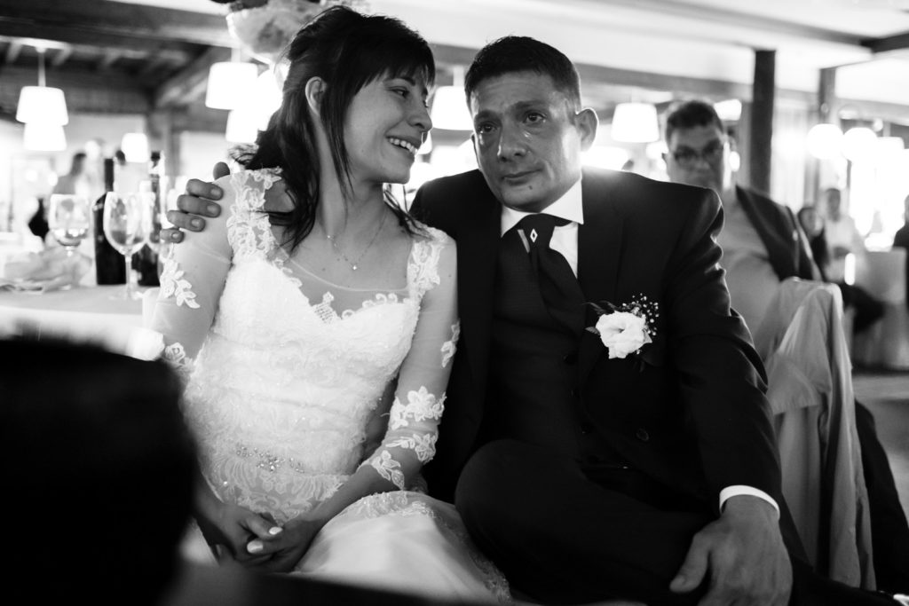 matrimonio a vitorchiano, vitorchiano, fabrica di roma, gloria proietti, giuseppe caccia, fedi nuziali, foto non in posa, fotografo di matrimonio di viterbo, fotografo di reportage matrimoniale, fotografo di matrimonio di reportage, viterbo, foto non in posa, emozioni, empatia, fotografi di emozioni, fiabe di luce, baci degli sposi, scambio di sguardi, il germoglio, fiori, comune di vitorchiano, sposarsi a vitorchiano, empatia, discrezione, ballo degli sposi, bacio degli sposi, baciarsi, amarsi, stringersi, sposarsi nella tuscia, fotografo di matrimonio della tuscia, fotografo di matrimonio nella tuscia, tuscia fotografica, anelli nuziali, chiesa della madonna del ruscello, vallerano, chiesa di vallerano, maggiolone volkswagen, macchina degli sposi, macchina della sposa, sposarsi con la pioggia, pioggia, matrimonio piovoso, preparativi dello sposo, preparativi della sposa, trucco, acconciatura della sposa, fratelli, sorelle, amici degli sposi, scherzi degli sposi, nando al pallone, nando al pallone vitorchiano, ristorante vitorchiano, piscina, vestito della sposa, preparazione della sposa