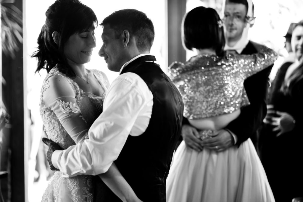 matrimonio a vitorchiano, vitorchiano, fabrica di roma, gloria proietti, giuseppe caccia, fedi nuziali, foto non in posa, fotografo di matrimonio di viterbo, fotografo di reportage matrimoniale, fotografo di matrimonio di reportage, viterbo, foto non in posa, emozioni, empatia, fotografi di emozioni, fiabe di luce, baci degli sposi, scambio di sguardi, il germoglio, fiori, comune di vitorchiano, sposarsi a vitorchiano, empatia, discrezione, ballo degli sposi, bacio degli sposi, baciarsi, amarsi, stringersi, sposarsi nella tuscia, fotografo di matrimonio della tuscia, fotografo di matrimonio nella tuscia, tuscia fotografica, anelli nuziali, chiesa della madonna del ruscello, vallerano, chiesa di vallerano, maggiolone volkswagen, macchina degli sposi, macchina della sposa, sposarsi con la pioggia, pioggia, matrimonio piovoso, preparativi dello sposo, preparativi della sposa, trucco, acconciatura della sposa, fratelli, sorelle, amici degli sposi, scherzi degli sposi, nando al pallone, nando al pallone vitorchiano, ristorante vitorchiano, piscina, vestito della sposa, preparazione della sposa