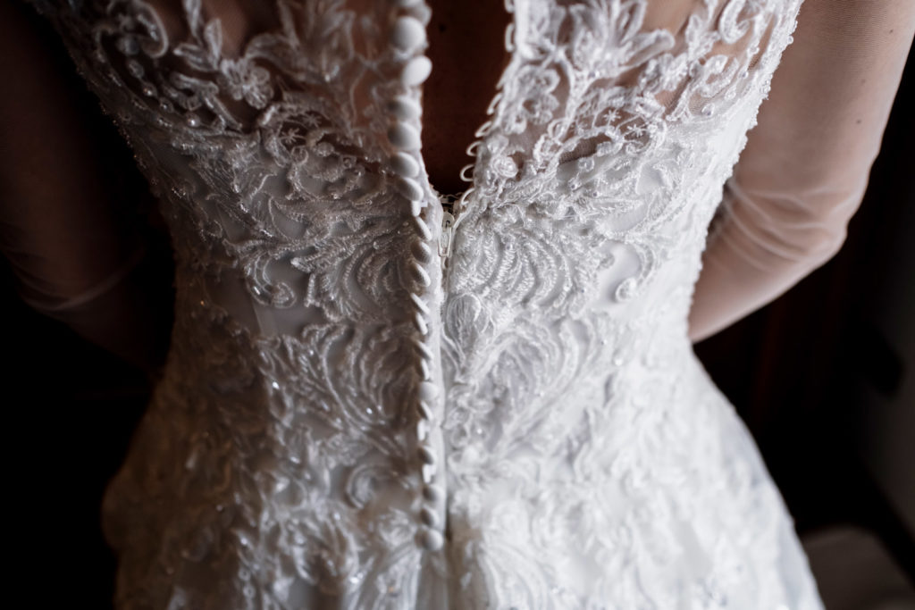 matrimonio a vitorchiano, vitorchiano, fabrica di roma, gloria proietti, giuseppe caccia, fedi nuziali, foto non in posa, fotografo di matrimonio di viterbo, fotografo di reportage matrimoniale, fotografo di matrimonio di reportage, viterbo, foto non in posa, emozioni, empatia, fotografi di emozioni, fiabe di luce, baci degli sposi, scambio di sguardi, il germoglio, fiori, comune di vitorchiano, sposarsi a vitorchiano, empatia, discrezione, ballo degli sposi, bacio degli sposi, baciarsi, amarsi, stringersi, sposarsi nella tuscia, fotografo di matrimonio della tuscia, fotografo di matrimonio nella tuscia, tuscia fotografica, anelli nuziali, chiesa della madonna del ruscello, vallerano, chiesa di vallerano, maggiolone volkswagen, macchina degli sposi, macchina della sposa, sposarsi con la pioggia, pioggia, matrimonio piovoso, preparativi dello sposo, preparativi della sposa, trucco, acconciatura della sposa, fratelli, sorelle, amici degli sposi, scherzi degli sposi, nando al pallone, nando al pallone vitorchiano, ristorante vitorchiano, piscina