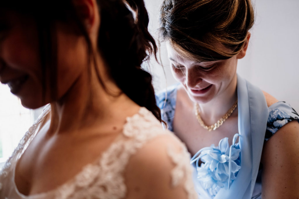 matrimonio a vitorchiano, vitorchiano, fabrica di roma, gloria proietti, giuseppe caccia, fedi nuziali, foto non in posa, fotografo di matrimonio di viterbo, fotografo di reportage matrimoniale, fotografo di matrimonio di reportage, viterbo, foto non in posa, emozioni, empatia, fotografi di emozioni, fiabe di luce, baci degli sposi, scambio di sguardi, il germoglio, fiori, comune di vitorchiano, sposarsi a vitorchiano, empatia, discrezione, ballo degli sposi, bacio degli sposi, baciarsi, amarsi, stringersi, sposarsi nella tuscia, fotografo di matrimonio della tuscia, fotografo di matrimonio nella tuscia, tuscia fotografica, anelli nuziali, chiesa della madonna del ruscello, vallerano, chiesa di vallerano, maggiolone volkswagen, macchina degli sposi, macchina della sposa, sposarsi con la pioggia, pioggia, matrimonio piovoso, preparativi dello sposo, preparativi della sposa, trucco, acconciatura della sposa, fratelli, sorelle, amici degli sposi, scherzi degli sposi, nando al pallone, nando al pallone vitorchiano, ristorante vitorchiano, piscina