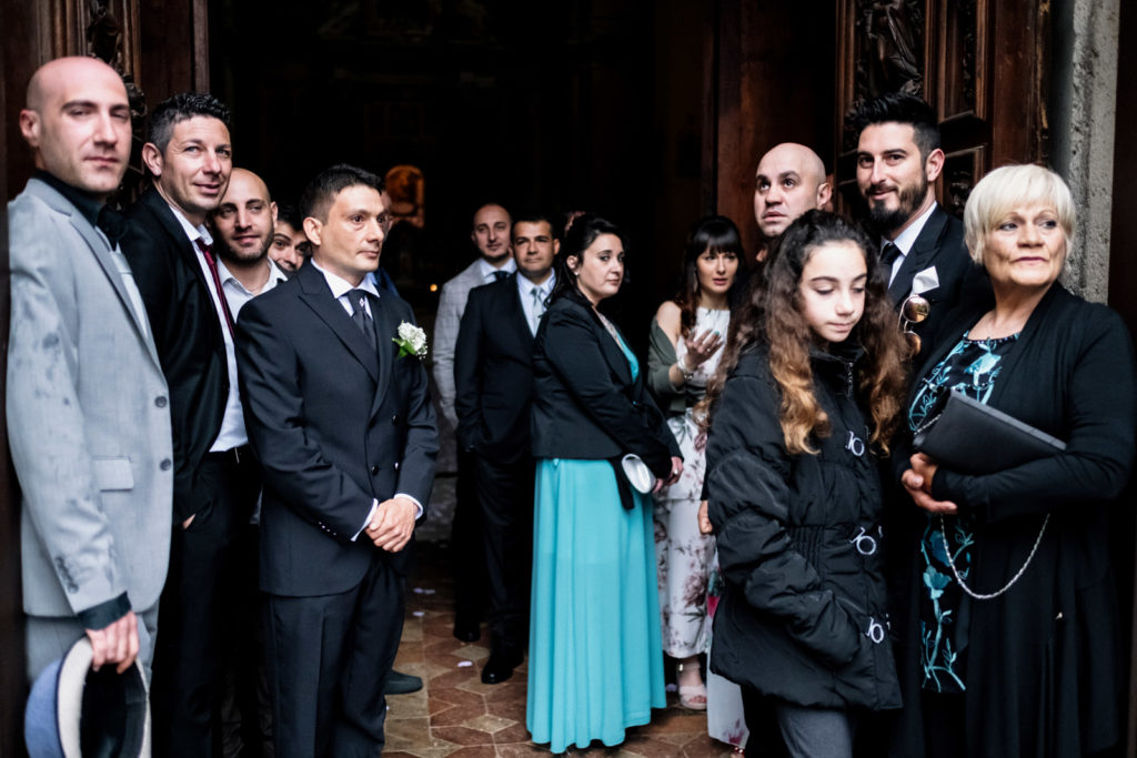 matrimonio a vitorchiano, vitorchiano, fabrica di roma, gloria proietti, giuseppe caccia, fedi nuziali, foto non in posa, fotografo di matrimonio di viterbo, fotografo di reportage matrimoniale, fotografo di matrimonio di reportage, viterbo, foto non in posa, emozioni, empatia, fotografi di emozioni, fiabe di luce, baci degli sposi, scambio di sguardi, il germoglio, fiori, comune di vitorchiano, sposarsi a vitorchiano, empatia, discrezione, ballo degli sposi, bacio degli sposi, baciarsi, amarsi, stringersi, sposarsi nella tuscia, fotografo di matrimonio della tuscia, fotografo di matrimonio nella tuscia, tuscia fotografica, anelli nuziali, chiesa della madonna del ruscello, vallerano, chiesa di vallerano, maggiolone volkswagen, macchina degli sposi, macchina della sposa, sposarsi con la pioggia, pioggia, matrimonio piovoso, preparativi dello sposo, preparativi della sposa, trucco, acconciatura della sposa, fratelli, sorelle, amici degli sposi, scherzi degli sposi, nando al pallone, nando al pallone vitorchiano, ristorante vitorchiano, piscina