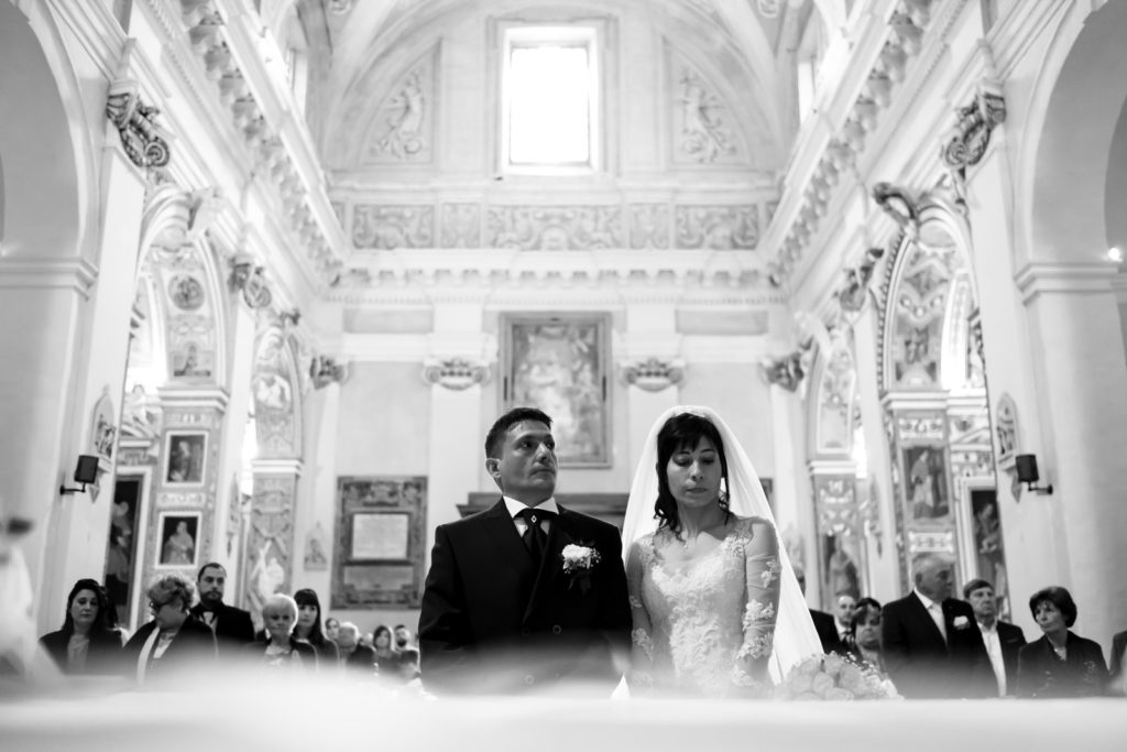 matrimonio a vitorchiano, vitorchiano, fabrica di roma, gloria proietti, giuseppe caccia, fedi nuziali, foto non in posa, fotografo di matrimonio di viterbo, fotografo di reportage matrimoniale, fotografo di matrimonio di reportage, viterbo, foto non in posa, emozioni, empatia, fotografi di emozioni, fiabe di luce, baci degli sposi, scambio di sguardi, il germoglio, fiori, comune di vitorchiano, sposarsi a vitorchiano, empatia, discrezione, ballo degli sposi, bacio degli sposi, baciarsi, amarsi, stringersi, sposarsi nella tuscia, fotografo di matrimonio della tuscia, fotografo di matrimonio nella tuscia, tuscia fotografica, anelli nuziali, chiesa della madonna del ruscello, vallerano, chiesa di vallerano, maggiolone volkswagen, macchina degli sposi, macchina della sposa, sposarsi con la pioggia, pioggia, matrimonio piovoso, preparativi dello sposo, preparativi della sposa, trucco, acconciatura della sposa, fratelli, sorelle, amici degli sposi, scherzi degli sposi, nando al pallone, nando al pallone vitorchiano, ristorante vitorchiano, piscina