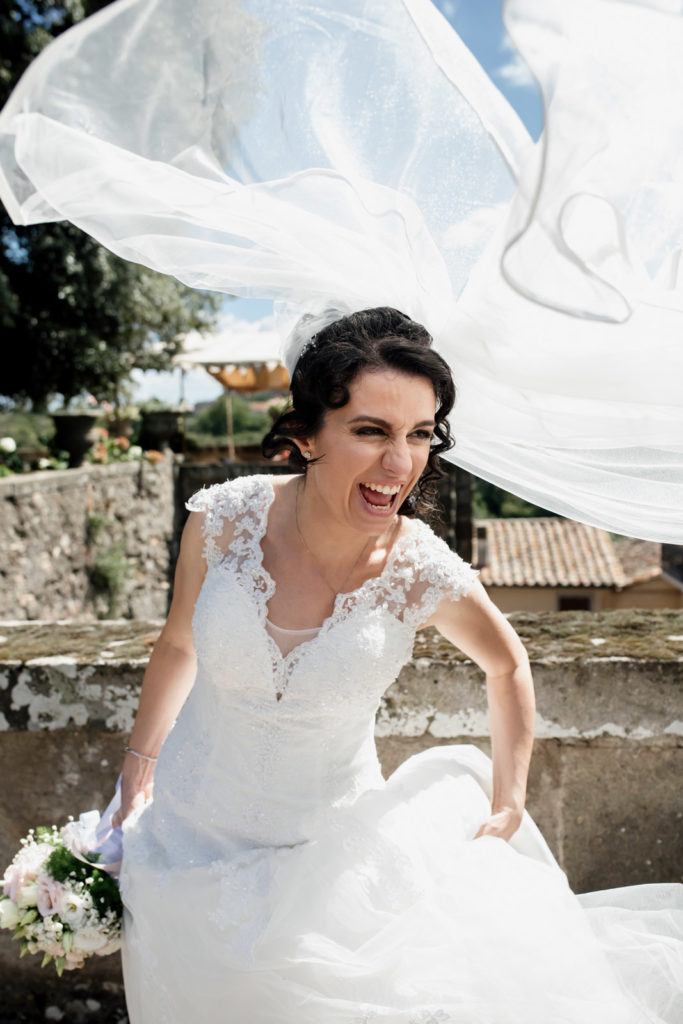 Preparativi dello sposo, preparativi della sposa, soriano nel cimino, vallerano, matrimonio in chiesa, matrimonio d’amore, sposarsi nella tuscia, sposarsi a vallerano, sposarsi a soriano nel cimino, foto non in posa, fotografia di reportage, reportage matrimoniale, fotografo di matrimonio, fotografo di matrimonio di viterbo, fotografo di matrimonio di roma, luca storri fotografo, villa finisterre, fabrica di roma, sposarsi a fabrica di roma, viterbo, santuario della madonna del ruscello, madonna del ruscello, ballo degli sposi, momenti unici, empatia, simpatia, amore, vero amore, fotografia spontanea, spontaneità, sposarsi nel 2020, matrimonio a vallerano, giochi degli sposi, matrimonio a villa finisterre, villa privata, amici degli sposi, riconoscere gli sposi, villa con piscina, vignanello, matrimonio a vignanello