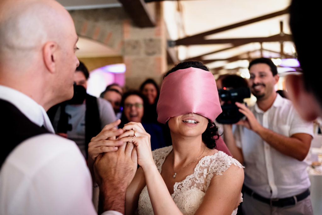 Preparativi dello sposo, preparativi della sposa, soriano nel cimino, vallerano, matrimonio in chiesa, matrimonio d’amore, sposarsi nella tuscia, sposarsi a vallerano, sposarsi a soriano nel cimino, foto non in posa, fotografia di reportage, reportage matrimoniale, fotografo di matrimonio, fotografo di matrimonio di viterbo, fotografo di matrimonio di roma, luca storri fotografo, villa finisterre, fabrica di roma, sposarsi a fabrica di roma, viterbo, santuario della madonna del ruscello, madonna del ruscello, ballo degli sposi, momenti unici, empatia, simpatia, amore, vero amore, fotografia spontanea, spontaneità, sposarsi nel 2020, matrimonio a vallerano, giochi degli sposi, matrimonio a villa finisterre, villa privata, amici degli sposi, riconoscere gli sposi, villa con piscina, vignanello, matrimonio a vignanello