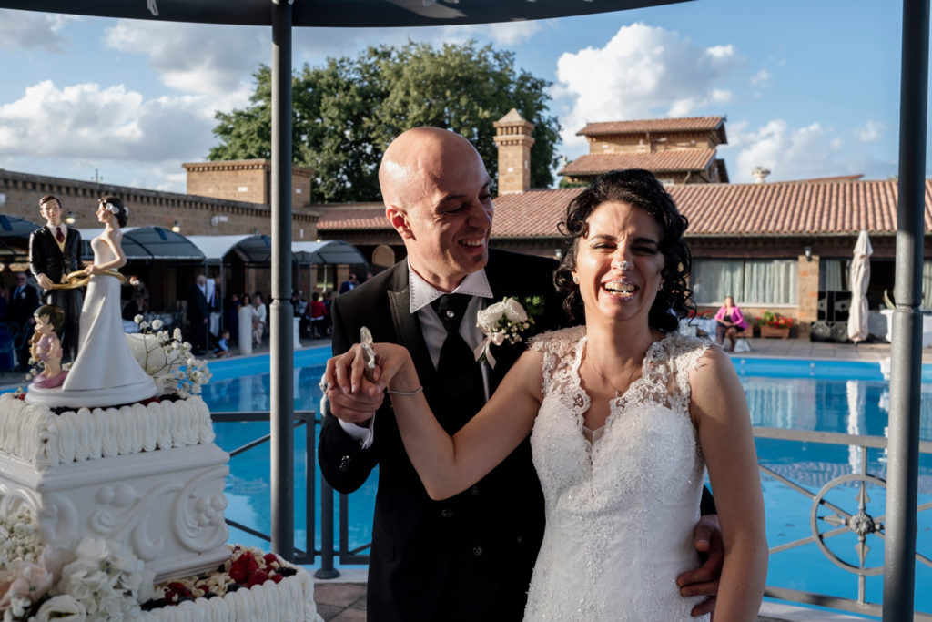 Preparativi dello sposo, preparativi della sposa, soriano nel cimino, vallerano, matrimonio in chiesa, matrimonio d’amore, sposarsi nella tuscia, sposarsi a vallerano, sposarsi a soriano nel cimino, foto non in posa, fotografia di reportage, reportage matrimoniale, fotografo di matrimonio, fotografo di matrimonio di viterbo, fotografo di matrimonio di roma, luca storri fotografo, villa finisterre, fabrica di roma, sposarsi a fabrica di roma, viterbo, santuario della madonna del ruscello, madonna del ruscello, ballo degli sposi, momenti unici, empatia, simpatia, amore, vero amore, fotografia spontanea, spontaneità, sposarsi nel 2020, matrimonio a vallerano, giochi degli sposi, matrimonio a villa finisterre, villa privata, amici degli sposi, riconoscere gli sposi, villa con piscina, vignanello, matrimonio a vignanello