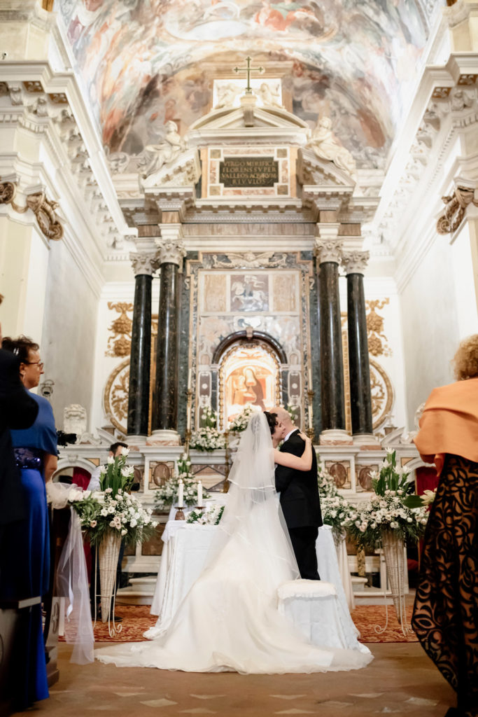 Preparativi dello sposo, preparativi della sposa, soriano nel cimino, vallerano, matrimonio in chiesa, matrimonio d’amore, sposarsi nella tuscia, sposarsi a vallerano, sposarsi a soriano nel cimino, foto non in posa, fotografia di reportage, reportage matrimoniale, fotografo di matrimonio, fotografo di matrimonio di viterbo, fotografo di matrimonio di roma, luca storri fotografo, villa finisterre, fabrica di roma, sposarsi a fabrica di roma, viterbo, santuario della madonna del ruscello, madonna del ruscello, ballo degli sposi, momenti unici, empatia, simpatia, amore, vero amore, fotografia spontanea, spontaneità, sposarsi nel 2020, matrimonio a vallerano, giochi degli sposi, matrimonio a villa finisterre, villa privata, amici degli sposi, riconoscere gli sposi, villa con piscina, vignanello, matrimonio a vignanello