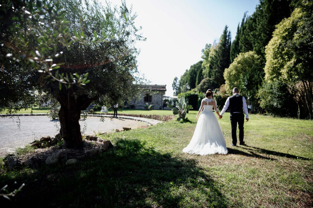 location di matrimonio, sopralluogo, nozze, sposarsi, sposarsi nel 2020, consigli matrimonio, luogo della cerimonia, luogo del ricevimento, ville per sposarsi, matrimonio in villa, matrimonio in un castello, sposarsi in un castello, banchetto nuziale, ricevimento di matrimonio, fotografo di matrimonio viterbo, fotografo matrimonio roma, fotografo di reportage matrimoniale, matrimonio fotografia di reportage, matrimonio luca storri fotografo, matrimonio fabrica di roma, matrimonio vignanello, matrimonio castelli romani, matrimonio soriano nel cimino, matrimonio corchiano, matrimonio canepina, matrimonio vallerano, matrimonio civita castellana, matrimonio roma, matrimonio viterbo, spostamenti matrimonio, location esterne per matrimonio, location esterne, location matrimonio, consigli per coppie di sposi, tour matrimoniale, studio della luce, la luce nella fotografia, sopralluogo del fotografo, fare il sopralluogo, calcolare la luce solare, luce naturale, no flash, no foto in posa, foto spontanee, villa di veio, sposarsi a cesano, sposarsi a villa di veio, sposarsi a settembre