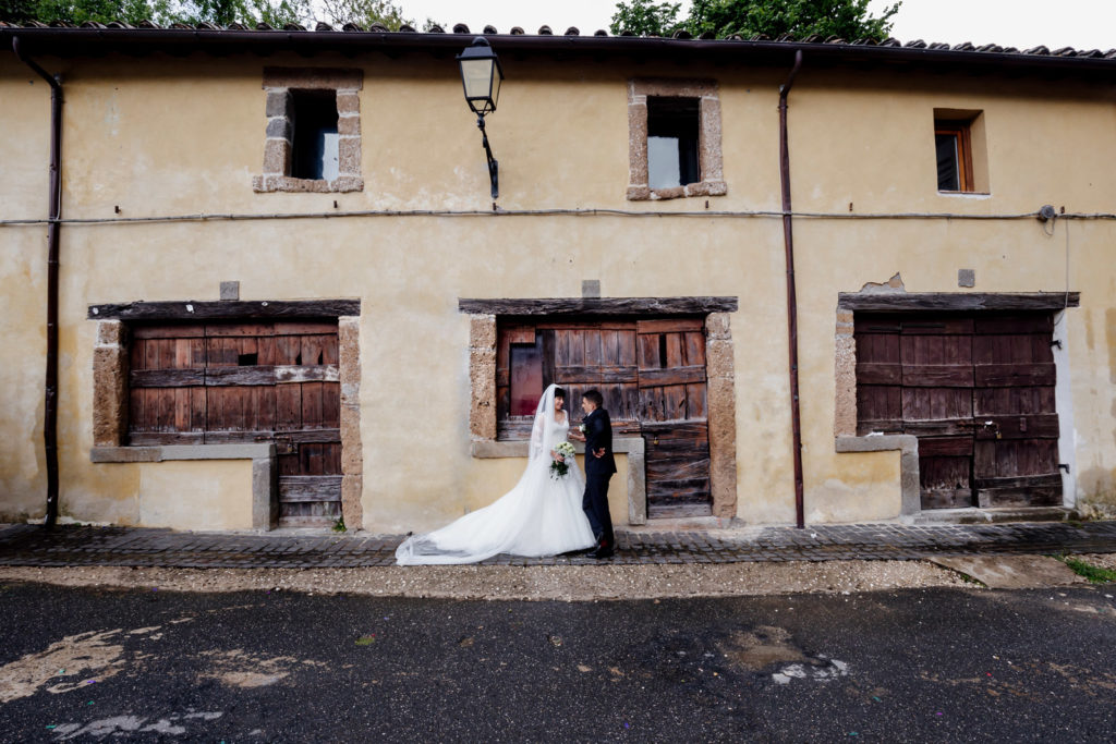 location di matrimonio, sopralluogo, nozze, sposarsi, sposarsi nel 2020, consigli matrimonio, luogo della cerimonia, luogo del ricevimento, ville per sposarsi, matrimonio in villa, matrimonio in un castello, sposarsi in un castello, banchetto nuziale, ricevimento di matrimonio, fotografo di matrimonio viterbo, fotografo matrimonio roma, fotografo di reportage matrimoniale, matrimonio fotografia di reportage, matrimonio luca storri fotografo, matrimonio fabrica di roma, matrimonio vignanello, matrimonio castelli romani, matrimonio soriano nel cimino, matrimonio corchiano, matrimonio canepina, matrimonio vallerano, matrimonio civita castellana, matrimonio roma, matrimonio viterbo, spostamenti matrimonio, location esterne per matrimonio, location esterne, location matrimonio, consigli per coppie di sposi, tour matrimoniale, studio della luce, la luce nella fotografia, sopralluogo del fotografo, fare il sopralluogo, calcolare la luce solare, luce naturale, no flash, no foto in posa, foto spontanee, santuario madonna del ruscello, santuario di vallerano