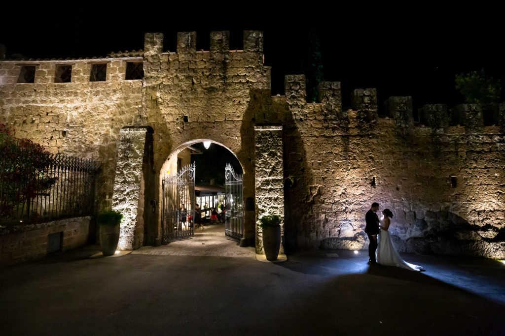 location di matrimonio, sopralluogo, nozze, sposarsi, sposarsi nel 2020, consigli matrimonio, luogo della cerimonia, luogo del ricevimento, ville per sposarsi, matrimonio in villa, matrimonio in un castello, sposarsi in un castello, banchetto nuziale, ricevimento di matrimonio, fotografo di matrimonio viterbo, fotografo matrimonio roma, fotografo di reportage matrimoniale, matrimonio fotografia di reportage, matrimonio luca storri fotografo, matrimonio fabrica di roma, matrimonio vignanello, matrimonio castelli romani, matrimonio soriano nel cimino, matrimonio corchiano, matrimonio canepina, matrimonio vallerano, matrimonio civita castellana, matrimonio roma, matrimonio viterbo, spostamenti matrimonio, location esterne per matrimonio, location esterne, location matrimonio, consigli per coppie di sposi, tour matrimoniale, studio della luce, la luce nella fotografia, sopralluogo del fotografo, fare il sopralluogo, calcolare la luce solare, luce naturale, no flash, no foto in posa, foto spontanee, residenza antica flaminia, residenza storica, dimora storica, sposarsi in un castello, sposarsi in un castelletto, entrata residenza antica flaminia, catering enoteca la torre, sposarsi con il catering