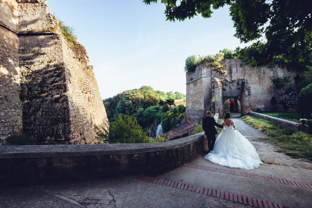 location di matrimonio, sopralluogo, nozze, sposarsi, sposarsi nel 2020, consigli matrimonio, luogo della cerimonia, luogo del ricevimento, ville per sposarsi, matrimonio in villa, matrimonio in un castello, sposarsi in un castello, banchetto nuziale, ricevimento di matrimonio, fotografo di matrimonio viterbo, fotografo matrimonio roma, fotografo di reportage matrimoniale, matrimonio fotografia di reportage, matrimonio luca storri fotografo, matrimonio fabrica di roma, matrimonio vignanello, matrimonio castelli romani, matrimonio soriano nel cimino, matrimonio corchiano, matrimonio canepina, matrimonio vallerano, matrimonio civita castellana, matrimonio roma, matrimonio viterbo, spostamenti matrimonio, location esterne per matrimonio, location esterne, location matrimonio, consigli per coppie di sposi, tour matrimoniale, studio della luce, la luce nella fotografia, sopralluogo del fotografo, fare il sopralluogo, calcolare la luce solare, luce naturale, no flash, no foto in posa, foto spontanee, nepi, palio dei borgia, sposarsi durante il palio dei borgia, sposarsi a nevi, matrimonio a nepi