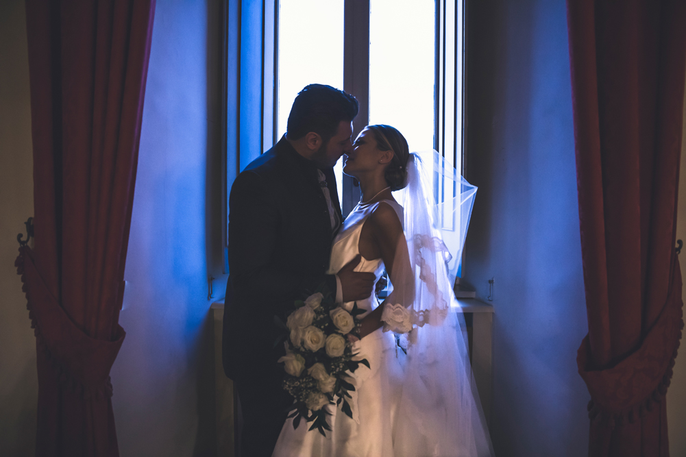 frascati, matrimonio a frascati, baciarsi, bacio degli sposi, no foto in posa, villa tuscolana park hotel, park hotel, villa tuscolana, luca storri fotografo, fotografo di matrimoni, fotografo di matrimoni della tuscia, fotografo di matrimoni di viterbo, viterbo, roma, castelli romani, tuscia