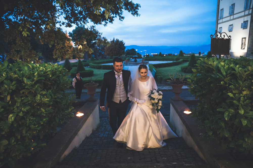 frascati, entrata al buffet, entrata degli sposi, ricevimento, banchetto nuziale, eleganza, tramonto sui castelli romani, fotografo di matrimoni, fotografo di reportage, fotografo di matrimoni della tuscia, fotografo di matrimoni di roma, fotografo castelli romani, lazio, festa della repubblica, due giugno