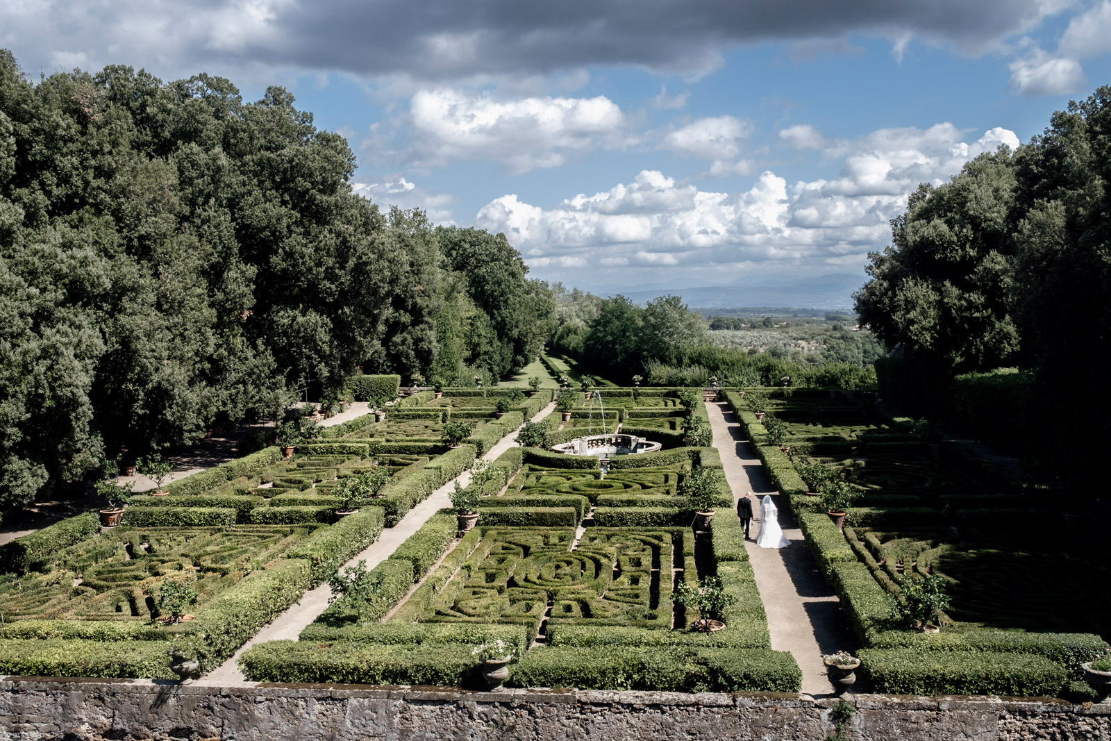 palazzo ruspoli, castello ruspoli, giardino all'italiana, location di matrimonio, sopralluogo, nozze, sposarsi, sposarsi nel 2020, consigli matrimonio, luogo della cerimonia, luogo del ricevimento, ville per sposarsi, matrimonio in villa, matrimonio in un castello, sposarsi in un castello, banchetto nuziale, ricevimento di matrimonio, fotografo di matrimonio viterbo, fotografo matrimonio roma, fotografo di reportage matrimoniale, matrimonio fotografia di reportage, matrimonio luca storri fotografo, matrimonio fabrica di roma, matrimonio vignanello, matrimonio castelli romani, matrimonio soriano nel cimino, matrimonio corchiano, matrimonio canepina, matrimonio vallerano, matrimonio civita castellana, matrimonio roma, matrimonio viterbo, spostamenti matrimonio, location esterne per matrimonio, location esterne, location matrimonio, consigli per coppie di sposi, tour matrimoniale, studio della luce, la luce nella fotografia, sopralluogo del fotografo, fare il sopralluogo, calcolare la luce solare, luce naturale, no flash, no foto in posa, foto spontanee