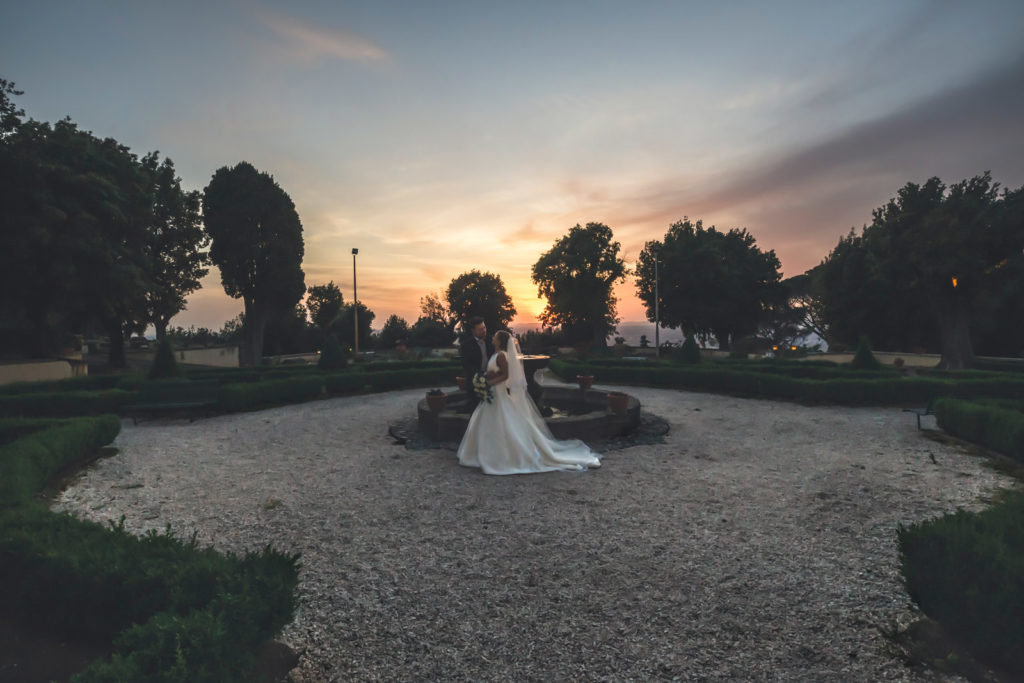 location di matrimonio, sopralluogo, nozze, sposarsi, sposarsi nel 2020, consigli matrimonio, luogo della cerimonia, luogo del ricevimento, ville per sposarsi, matrimonio in villa, matrimonio in un castello, sposarsi in un castello, banchetto nuziale, ricevimento di matrimonio, fotografo di matrimonio viterbo, fotografo matrimonio roma, fotografo di reportage matrimoniale, matrimonio fotografia di reportage, matrimonio luca storri fotografo, matrimonio fabrica di roma, matrimonio vignanello, matrimonio castelli romani, matrimonio soriano nel cimino, matrimonio corchiano, matrimonio canepina, matrimonio vallerano, matrimonio civita castellana, matrimonio roma, matrimonio viterbo, spostamenti matrimonio, location esterne per matrimonio, location esterne, location matrimonio, consigli per coppie di sposi, tour matrimoniale, studio della luce, la luce nella fotografia, sopralluogo del fotografo, fare il sopralluogo, calcolare la luce solare, luce naturale, no flash, no foto in posa, foto spontanee, villa tuscolana, frascati, villa privata, sposarsi in una villa