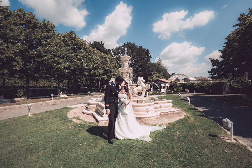 matrimonio a fabrica di roma, caprarola, tuscia, tuscia matrimoni, matrimonio nella tuscia, fotografo della tuscia, fotografo nella tuscia, fotografo di reportage, fotografo di viterbo, luca storri fotografo, nuvole, bacio degli sposi, fonta i due cigni, fotografia di paesaggio, no foto in posa, fotografia di reportage, via roma 32, fabrica di roma, viterbo, lazio