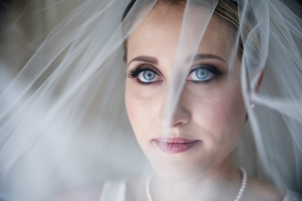 frascati, villa tuscolana park hotel, villa tuscolana, fotografo di reportage, luca storri fotografo, luca storri, fotografo di matrimoni, fotografo di matrimoni della tuscia, fotografo di matrimoni di roma, fotografo di matrimoni di viterbo, lazio, tuscia, roma, festa della repubblica, due giugno, ballo degli sposi, felicità, ritratto di sposa, occhi della sposa, makeup della sposa