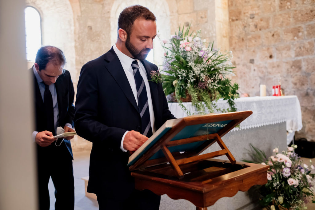 matrimonio abbazia di santa maria in falleri, matrimonio luisa e luigi riccardo, matrimonio fabrica di roma, fotografo di reportage matrimoniale, fotografo di matrimonio, luca storri fotografo, chiesa circestense santa maria in falleri, falerii novi, luce naturale, fotografo emozionale, fotografo empatico, fotografo di matrimonio viterbo, fotografo matrimonio roma, bacio degli sposi, sposarsi nel 2020, rito religioso, arco di giove, matrimonio a settembre, foto non in posa, fotografia di reportage emozionale, fotografia di reportage, reportage fotografico, reportage matrimoniale, vivere il matrimonio, matrimonio, sguardo degli sposi, abbazia cistercense di santa maria in falleri, sguardo degli sposi, destination wedding, sposarsi nella tuscia, agro falisco, abbraccio degli sposi, momenti di un matrimonio