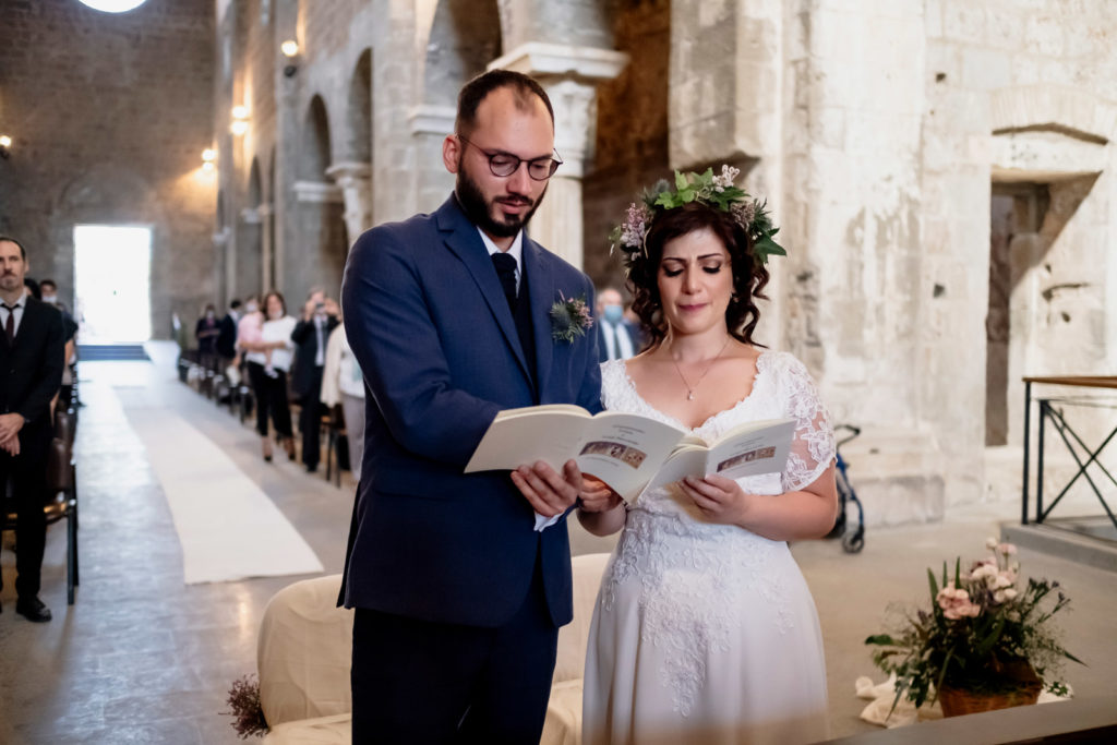 matrimonio abbazia di santa maria in falleri, matrimonio luisa e luigi riccardo, matrimonio fabrica di roma, fotografo di reportage matrimoniale, fotografo di matrimonio, luca storri fotografo, chiesa circestense santa maria in falleri, falerii novi, luce naturale, fotografo emozionale, fotografo empatico, fotografo di matrimonio viterbo, fotografo matrimonio roma, bacio degli sposi, sposarsi nel 2020, rito religioso, arco di giove, matrimonio a settembre, foto non in posa, fotografia di reportage emozionale, fotografia di reportage, reportage fotografico, reportage matrimoniale, vivere il matrimonio, matrimonio, sguardo degli sposi, abbazia cistercense di santa maria in falleri, sguardo degli sposi, destination wedding, sposarsi nella tuscia, agro falisco, abbraccio degli sposi, momenti di un matrimonio