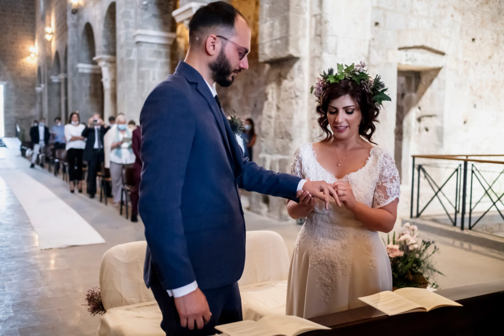 matrimonio abbazia di santa maria in falleri, matrimonio luisa e luigi riccardo, matrimonio fabrica di roma, fotografo di reportage matrimoniale, fotografo di matrimonio, luca storri fotografo, chiesa circestense santa maria in falleri, falerii novi, luce naturale, fotografo emozionale, fotografo empatico, fotografo di matrimonio viterbo, fotografo matrimonio roma, bacio degli sposi, sposarsi nel 2020, rito religioso, arco di giove, matrimonio a settembre, foto non in posa, fotografia di reportage emozionale, fotografia di reportage, reportage fotografico, reportage matrimoniale, vivere il matrimonio, matrimonio, sguardo degli sposi, abbazia cistercense di santa maria in falleri, sguardo degli sposi, destination wedding, sposarsi nella tuscia, agro falisco, abbraccio degli sposi, momenti di un matrimonio