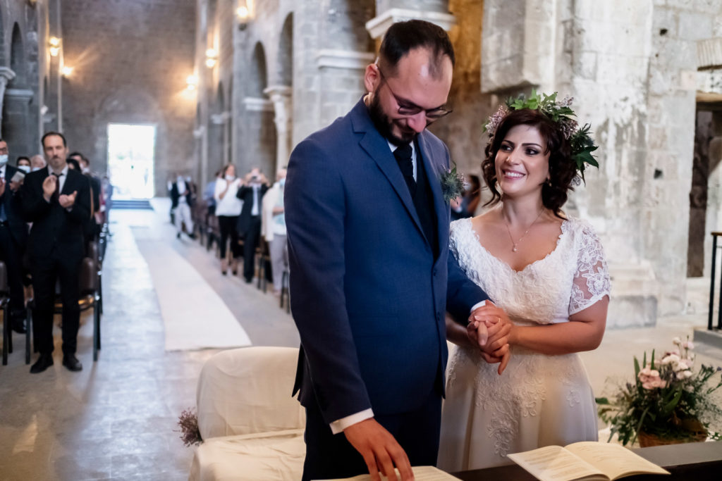 matrimonio abbazia di santa maria in falleri, matrimonio luisa e luigi riccardo, matrimonio fabrica di roma, fotografo di reportage matrimoniale, fotografo di matrimonio, luca storri fotografo, chiesa circestense santa maria in falleri, falerii novi, luce naturale, fotografo emozionale, fotografo empatico, fotografo di matrimonio viterbo, fotografo matrimonio roma, bacio degli sposi, sposarsi nel 2020, rito religioso, arco di giove, matrimonio a settembre, foto non in posa, fotografia di reportage emozionale, fotografia di reportage, reportage fotografico, reportage matrimoniale, vivere il matrimonio, matrimonio, sguardo degli sposi, abbazia cistercense di santa maria in falleri, sguardo degli sposi, destination wedding, sposarsi nella tuscia, agro falisco, abbraccio degli sposi, momenti di un matrimonio