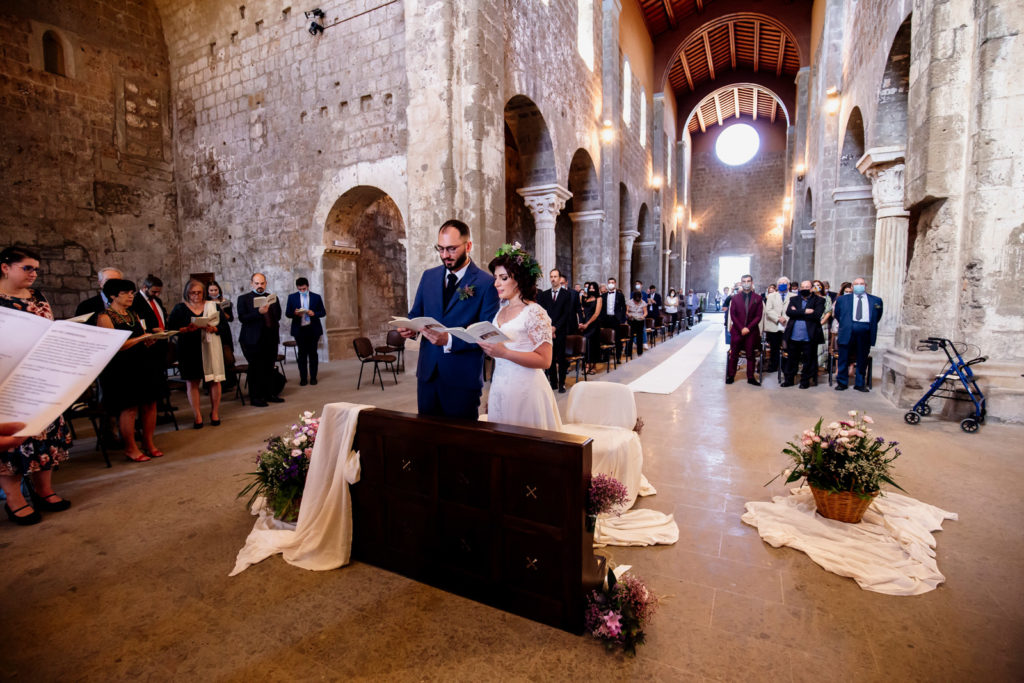 matrimonio abbazia di santa maria in falleri, matrimonio luisa e luigi riccardo, matrimonio fabrica di roma, fotografo di reportage matrimoniale, fotografo di matrimonio, luca storri fotografo, chiesa circestense santa maria in falleri, falerii novi, luce naturale, fotografo emozionale, fotografo empatico, fotografo di matrimonio viterbo, fotografo matrimonio roma, bacio degli sposi, sposarsi nel 2020, rito religioso, arco di giove, matrimonio a settembre, foto non in posa, fotografia di reportage emozionale, fotografia di reportage, reportage fotografico, reportage matrimoniale, vivere il matrimonio, matrimonio, sguardo degli sposi, abbazia cistercense di santa maria in falleri, sguardo degli sposi, destination wedding, sposarsi nella tuscia, agro falisco, abbraccio degli sposi, momenti di un matrimonio